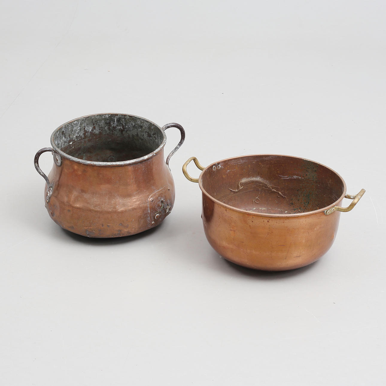 KOPPARBUNKAR, 2 st, 1800/1900-tal.