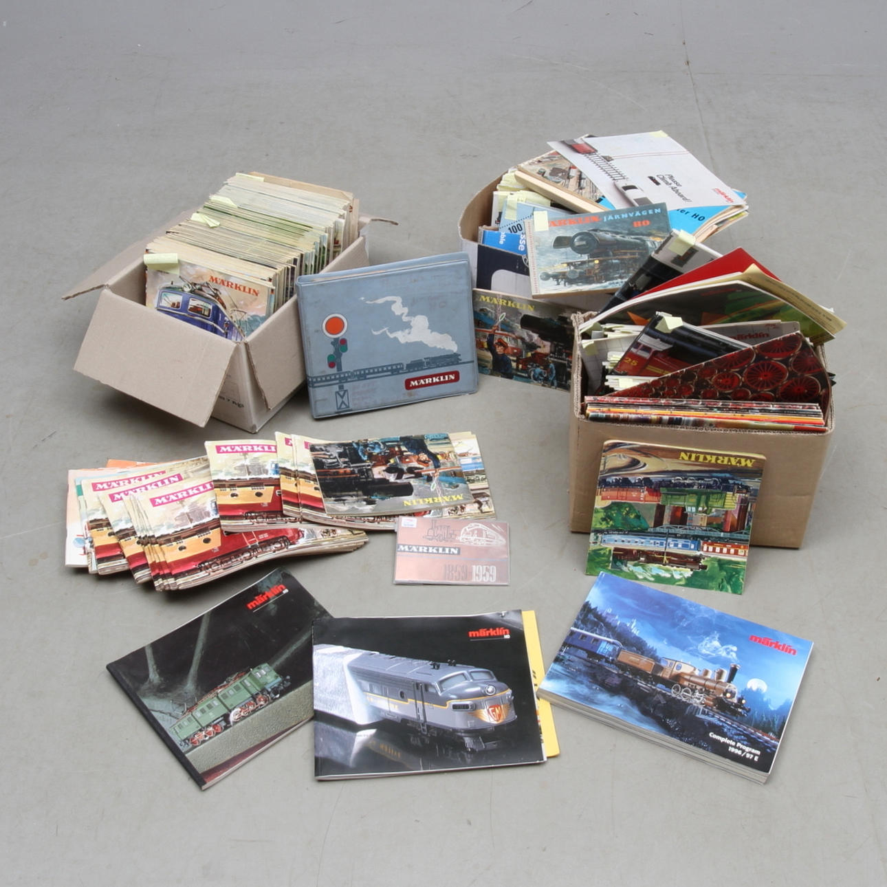 MÄRKLIN Kataloger från år 1956 och framåt. Cirka 160 stycken.