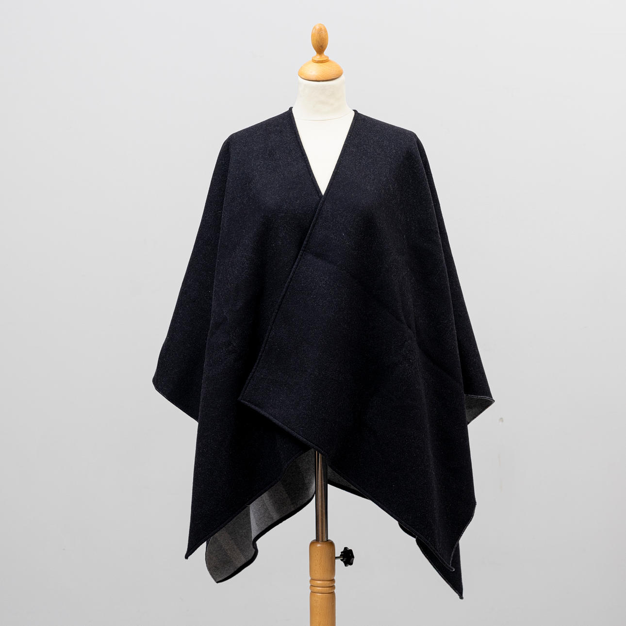 BURBERRY. Shawl/poncho, black wool.