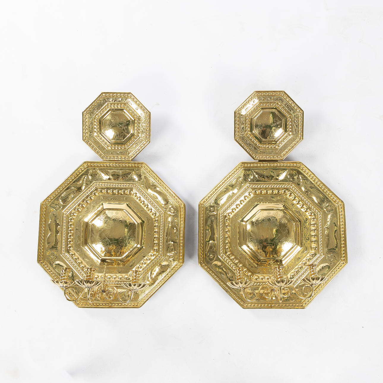 Wall plates, large model, a pair, brass, 19th century.