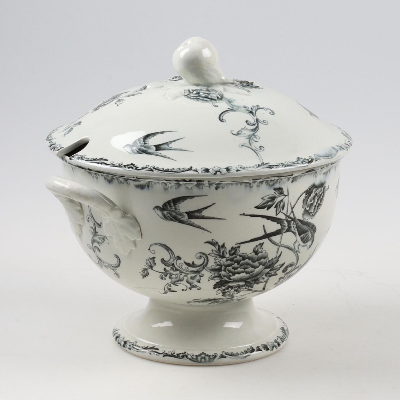 A “Svala” flintware terrine with lid, Rörstrand. 1930s.