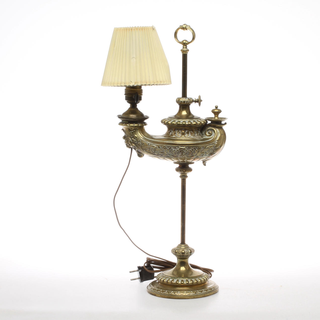 BORDSLAMPA, omgjort oljelampa, Wild & Wessel, märkt W&W 1373. Tyskland. 1800-tal.