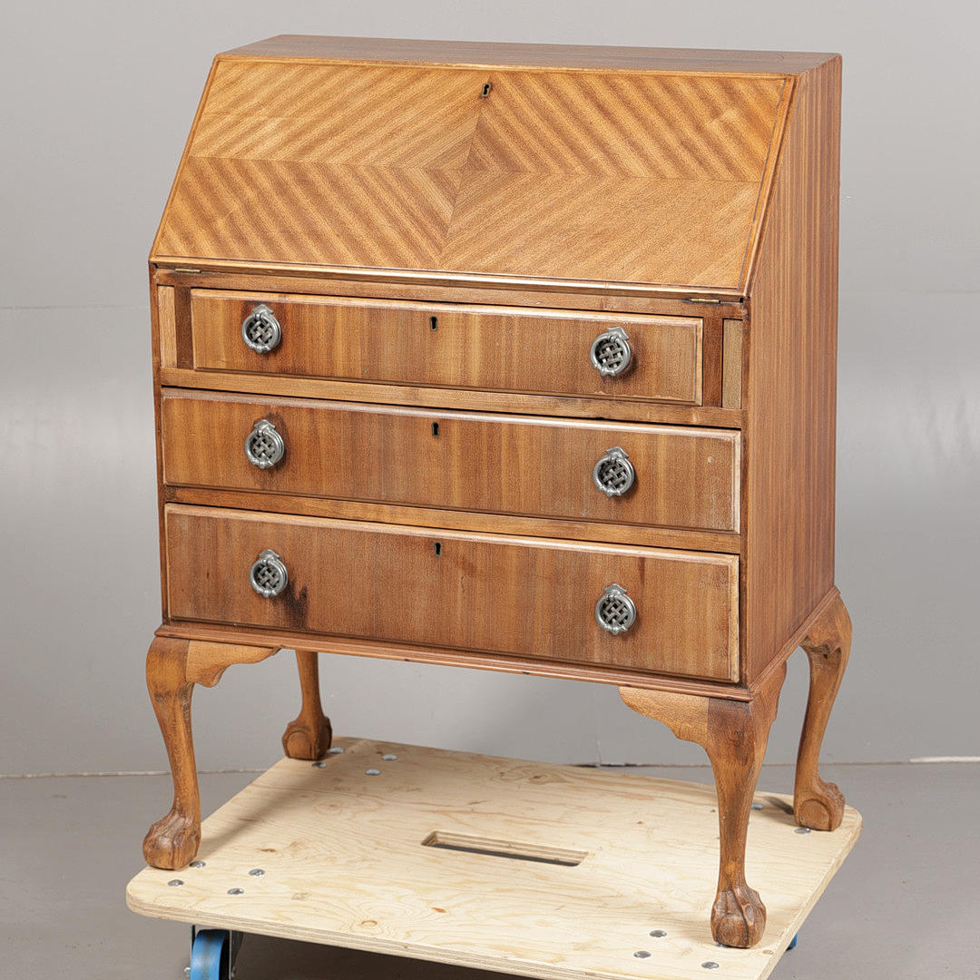 A 20TH CENTURY WALNUT BUREAU.