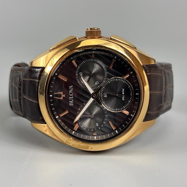 GENTS BULOVA STRAP WATCH.