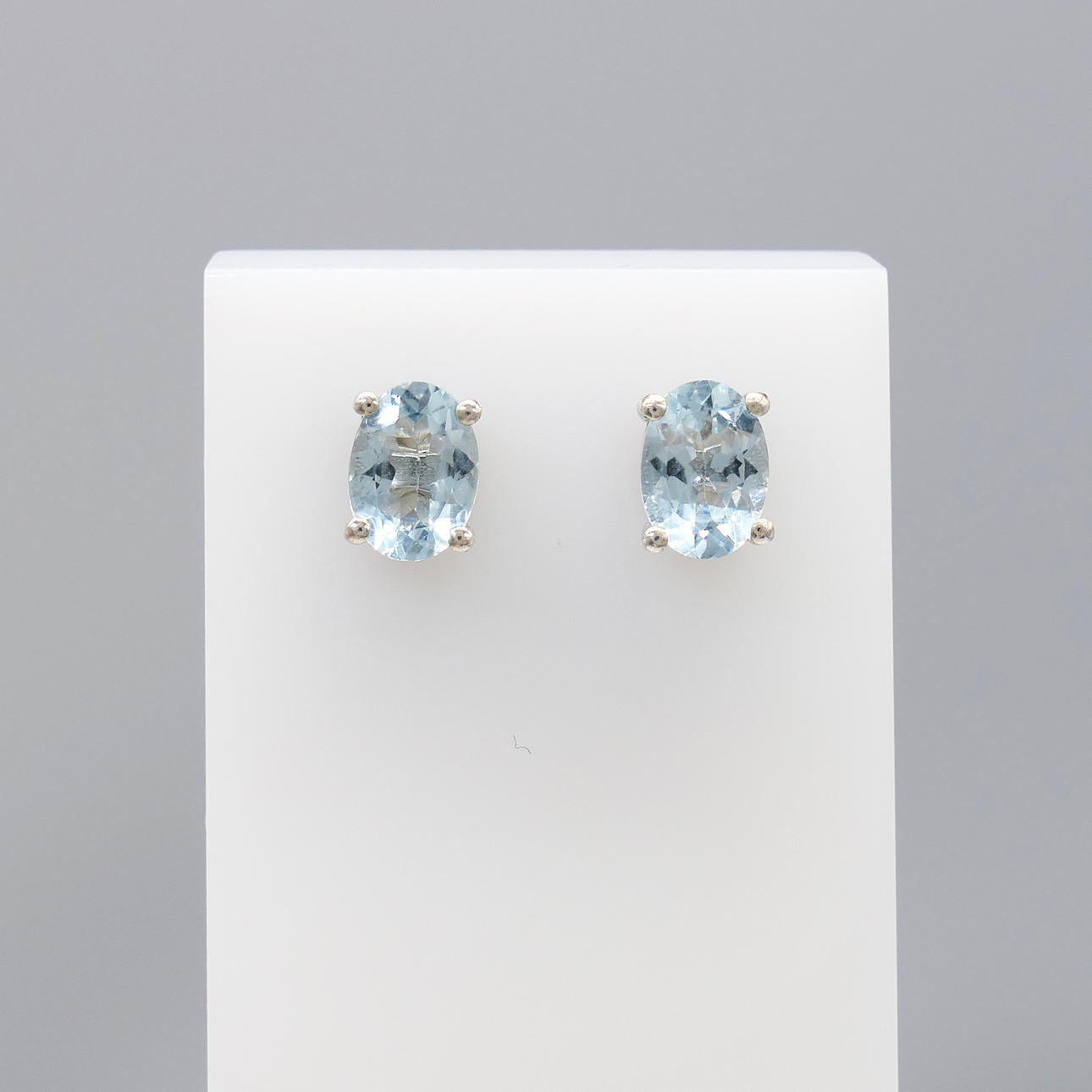 AQUAMARINE GEMSTONE ear studs.