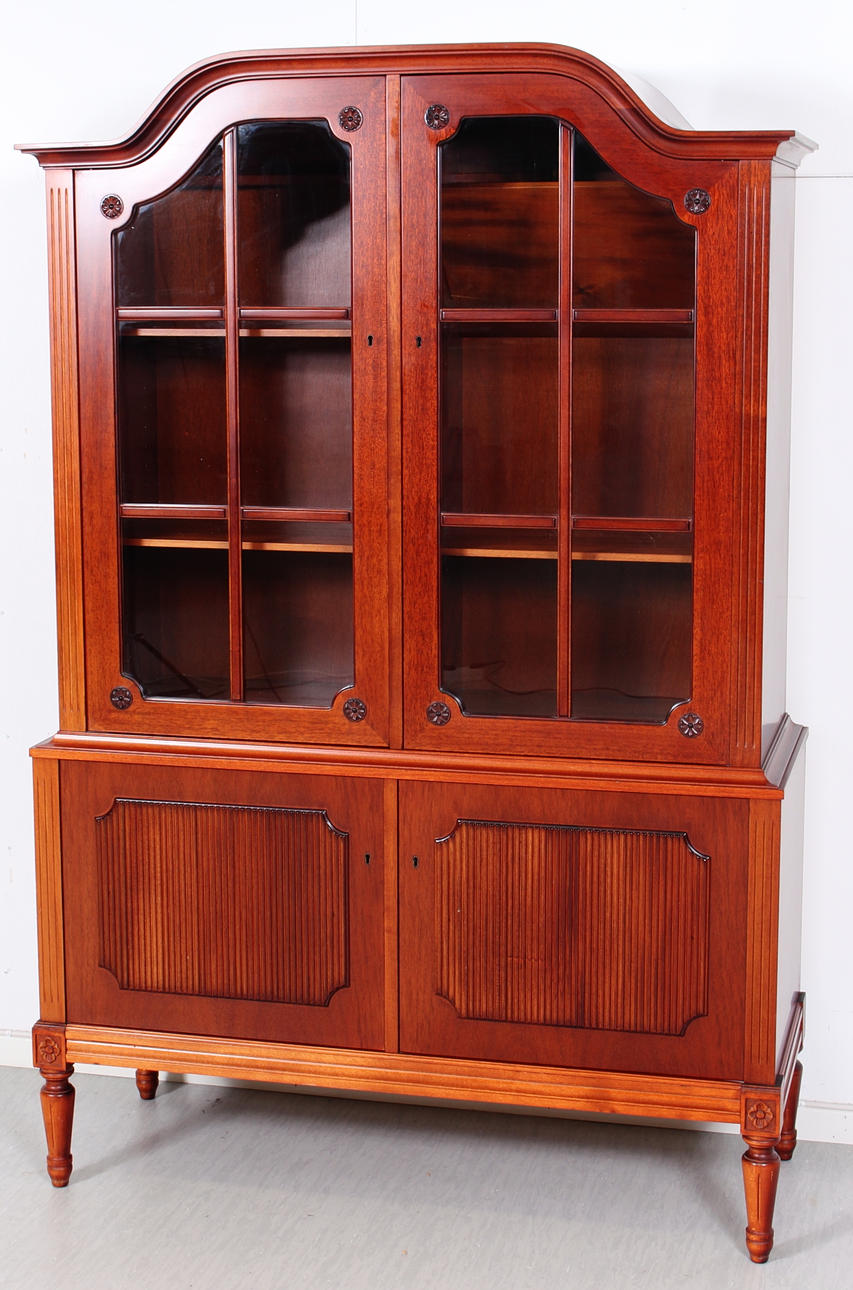 VITRINSKÅP, gustaviansk stil, 1900 talets fjärde kvartal.