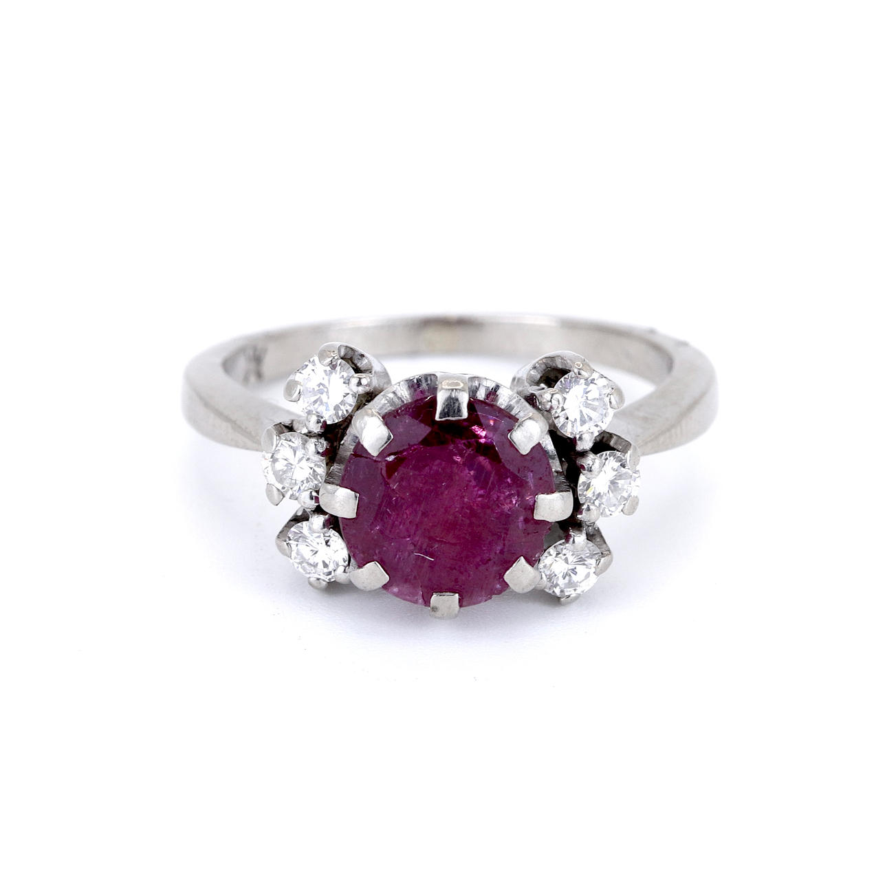 ANTIQUE 18CT WHITE GOLD RUBY & DIAMOND SET RING.