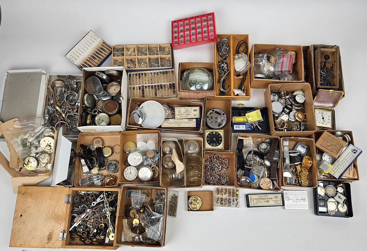 BATCH OF WATCH PARTS.