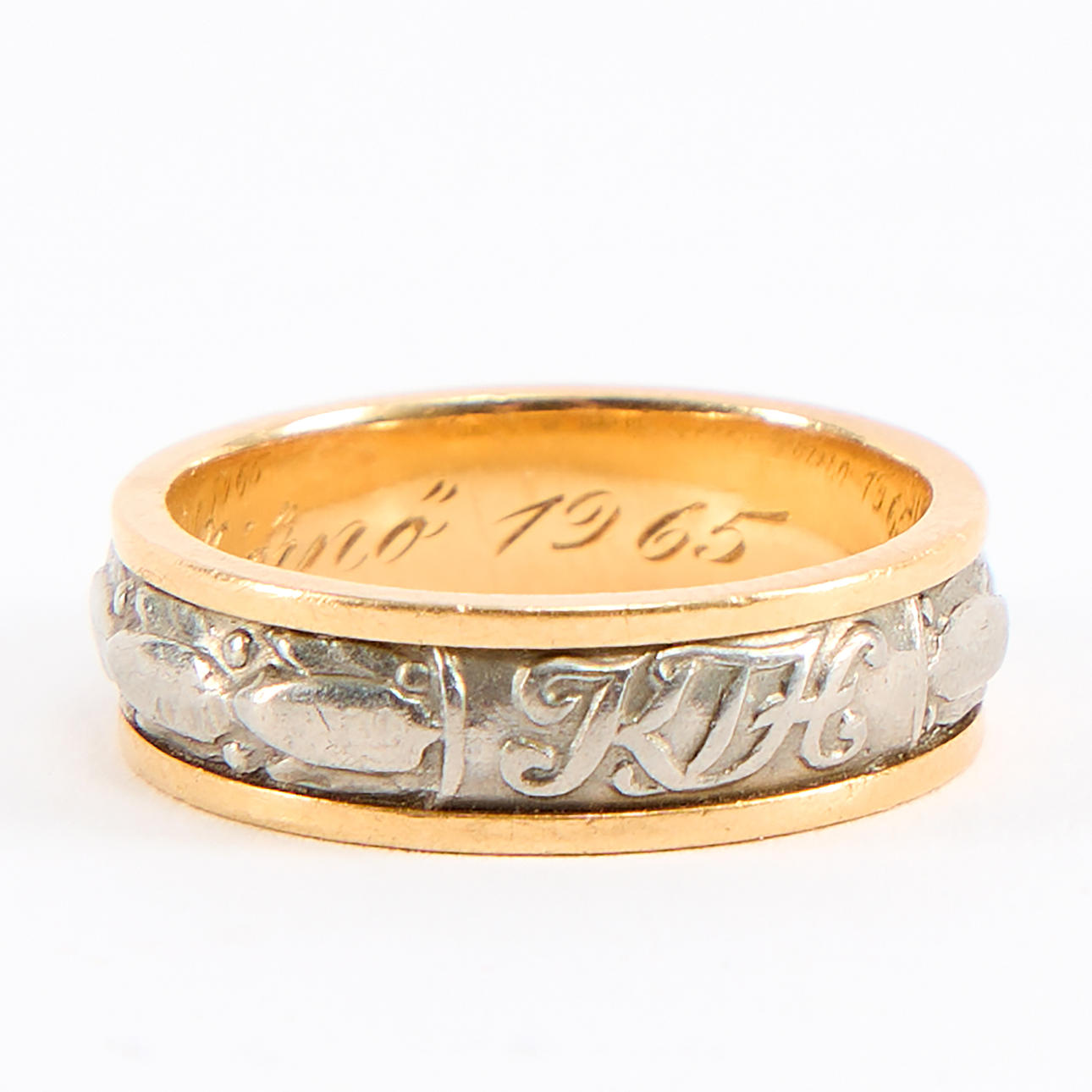 AN 18K GOLD ENGINEER'S RING, Stockholm 1966.