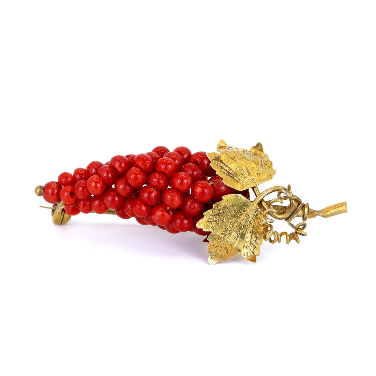 ANTIQUE 9CT GOLD CORAL SET BROOCH.