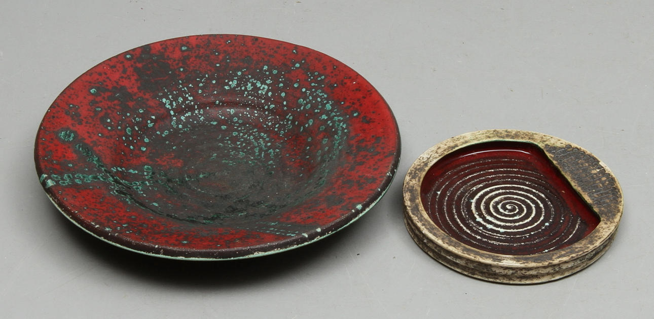 SKÅLFAT, keramik, Mathias Fischer samt SKÅL, keramik, monogramsign MF, troligen Mathias Fischer.