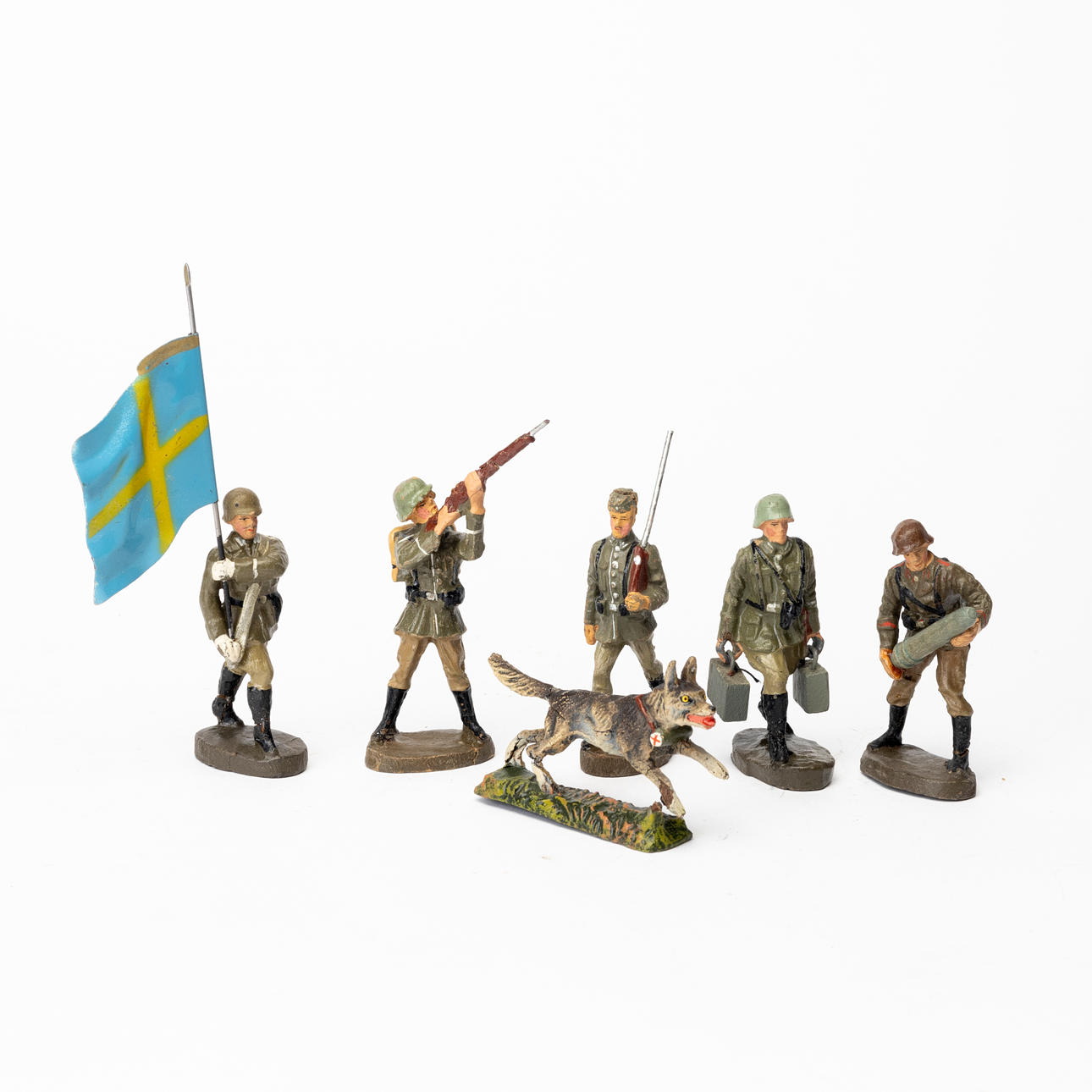 ELASTOLIN FIGURER, 6 st, militära.