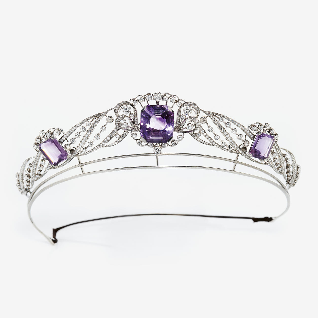 HUGO STRÖMDAHL. TIARA/COLLIER, 18K vitguld, ametister och diamanter ...
