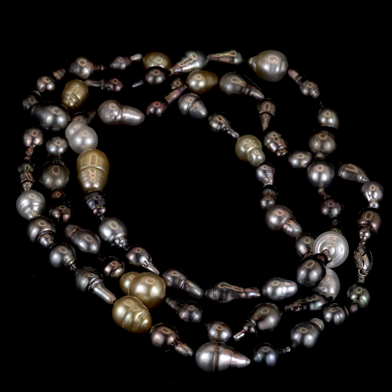 14CT GOLD BAROQUE PEARL NECKLACE.