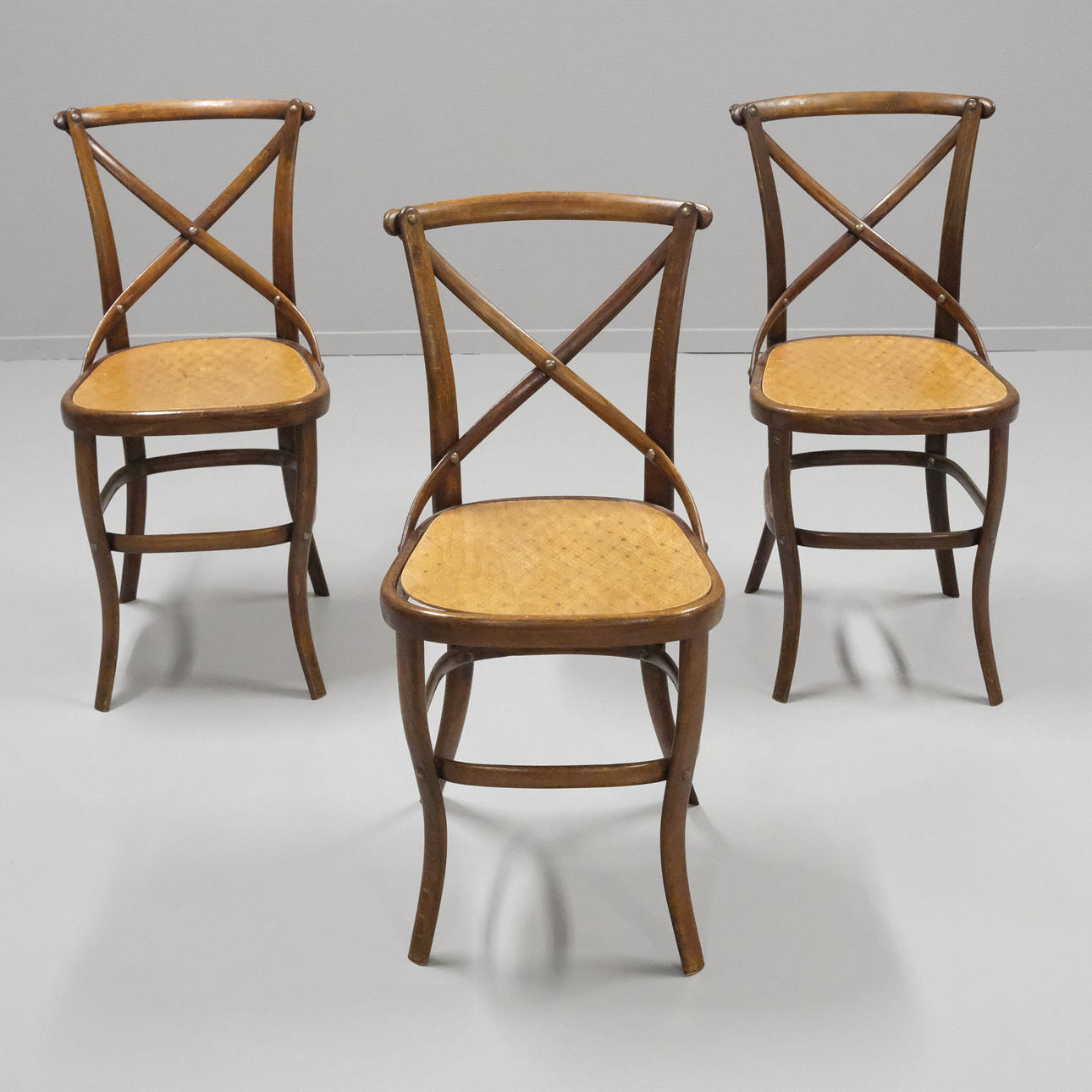 KAHVILATUOLIT, THONET, KOLME KAPPALETTA.