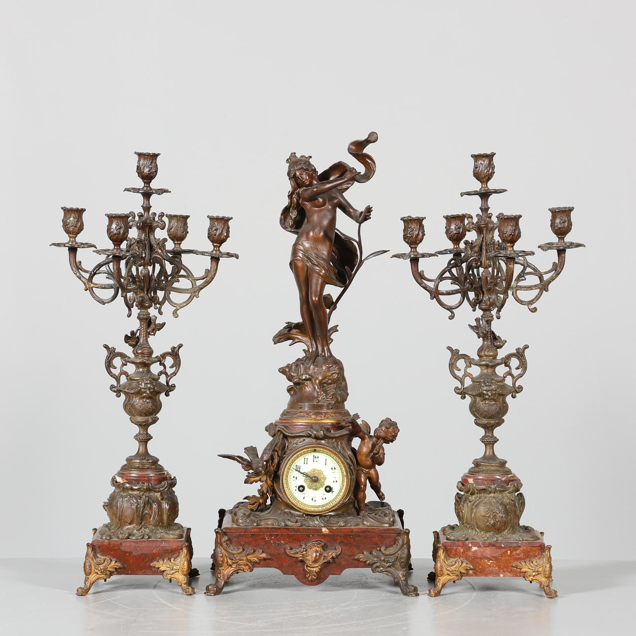 BORDSGARNITYR, 3 delar, brons samt sten, 1800-tal.