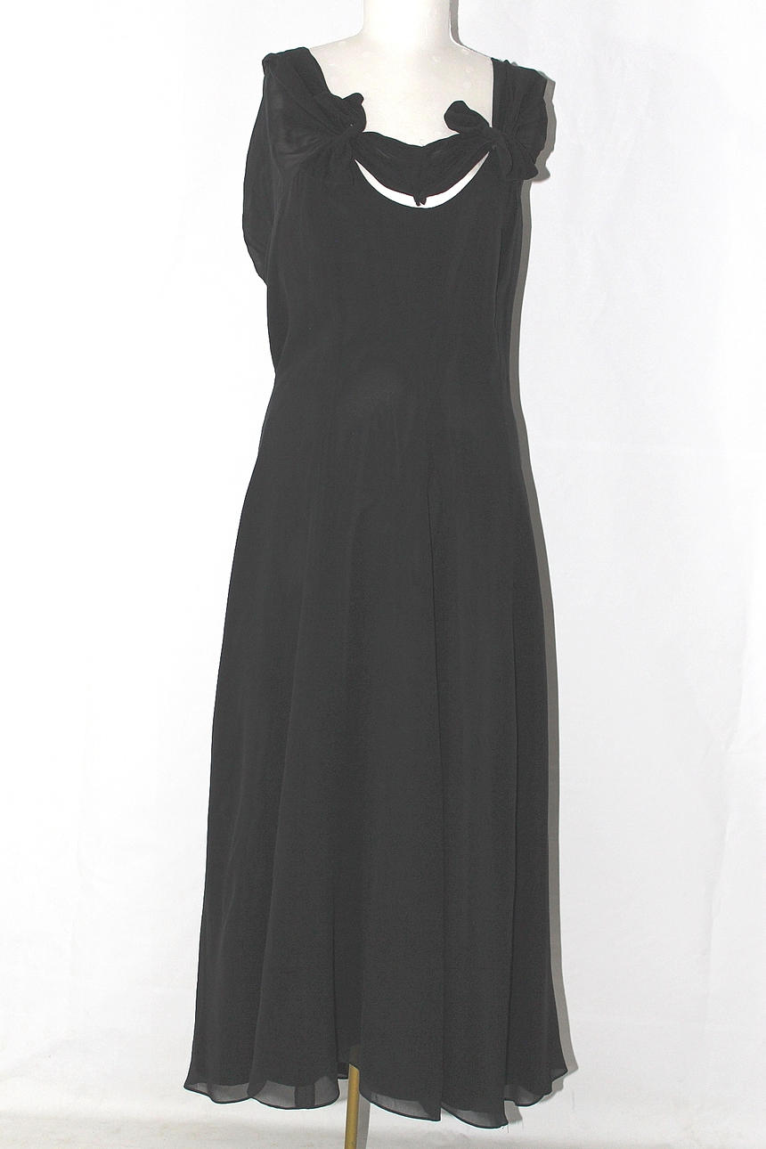 KLÄNNING, siden Laura Ashley.