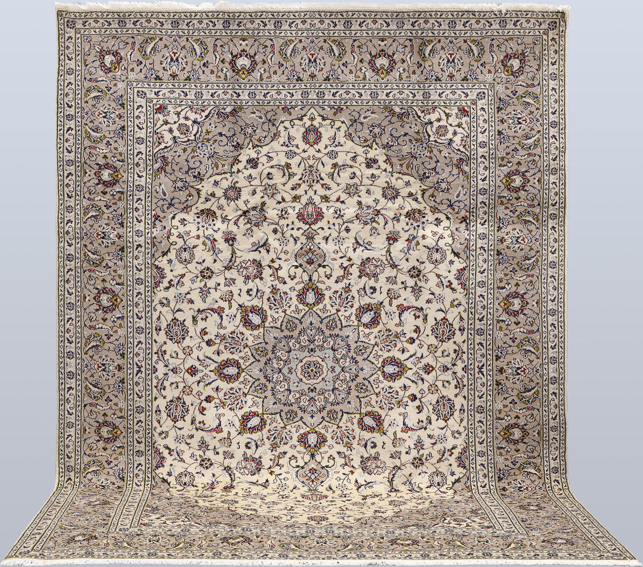 ORIENTMATTA. Ljus Keshan, 344 x 246 cm.