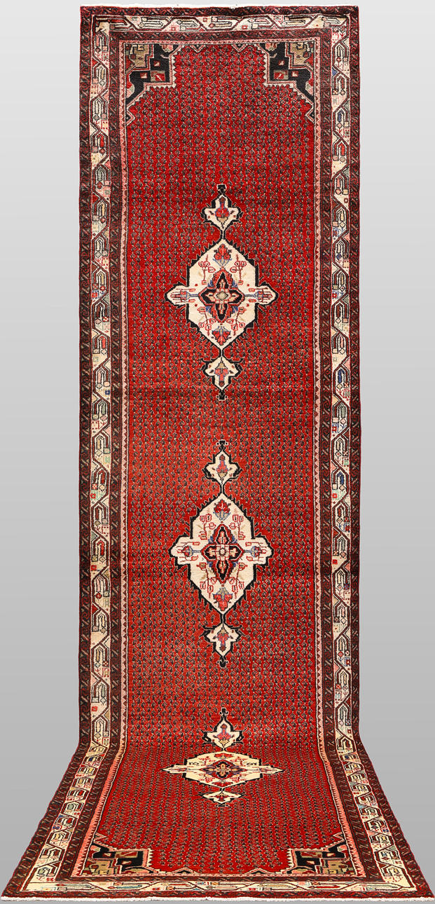 ORIENT CARPET. Hamada gallery model, 500 x 115 cm.