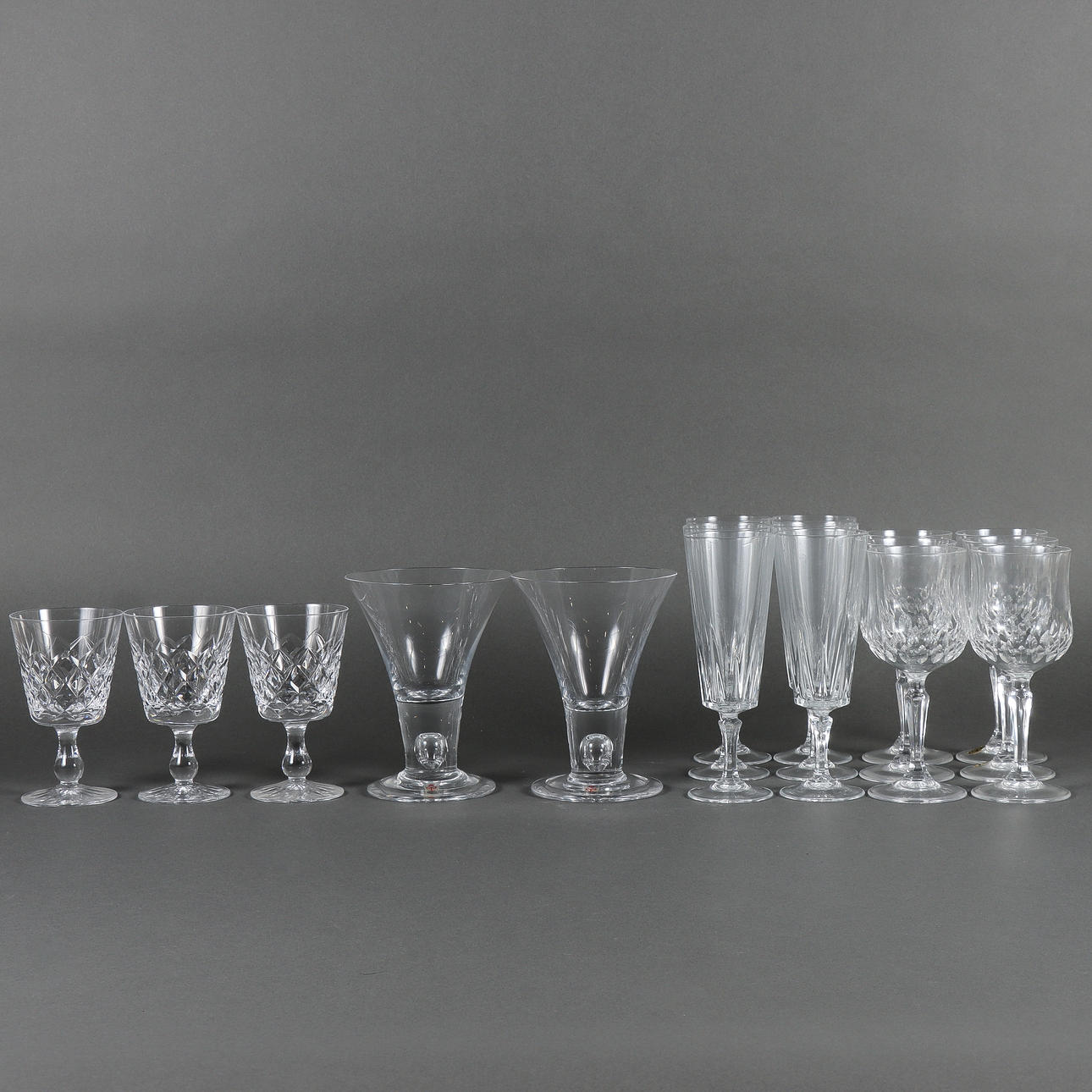 GLASS 17 pieces, different models.