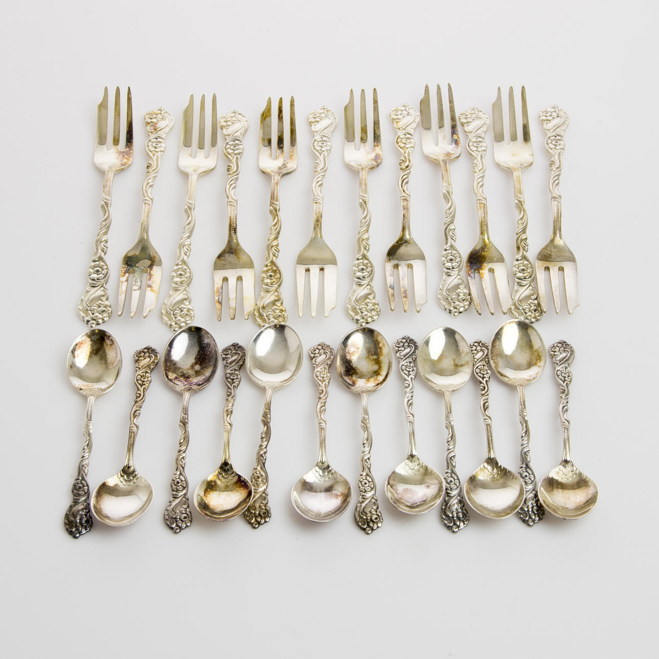 KAFFESKEDAR SAMT TÅRTGAFFLAR, 24 delar, "Amsterdam", Nils-Johan, nysilver.