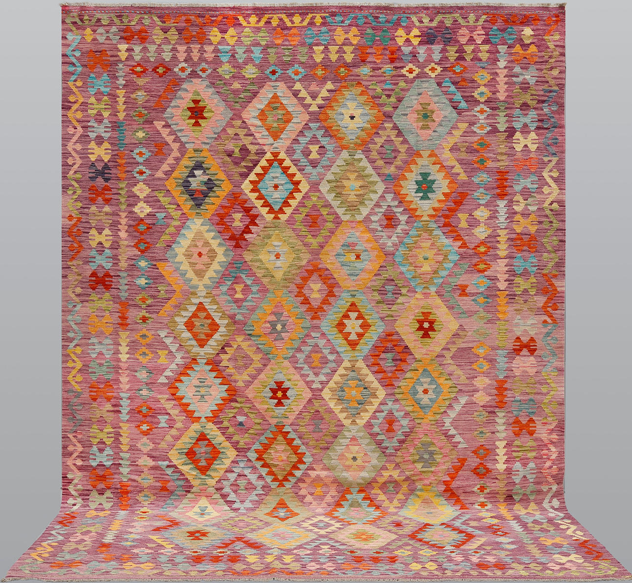 ORIENTMATTA. Kelim klassisk design, 345 x 246 cm.