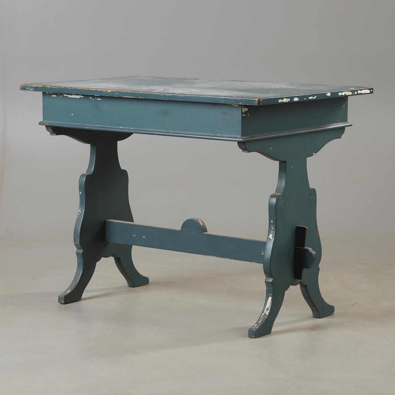 BORD, målat, 1900-talets första hälft.