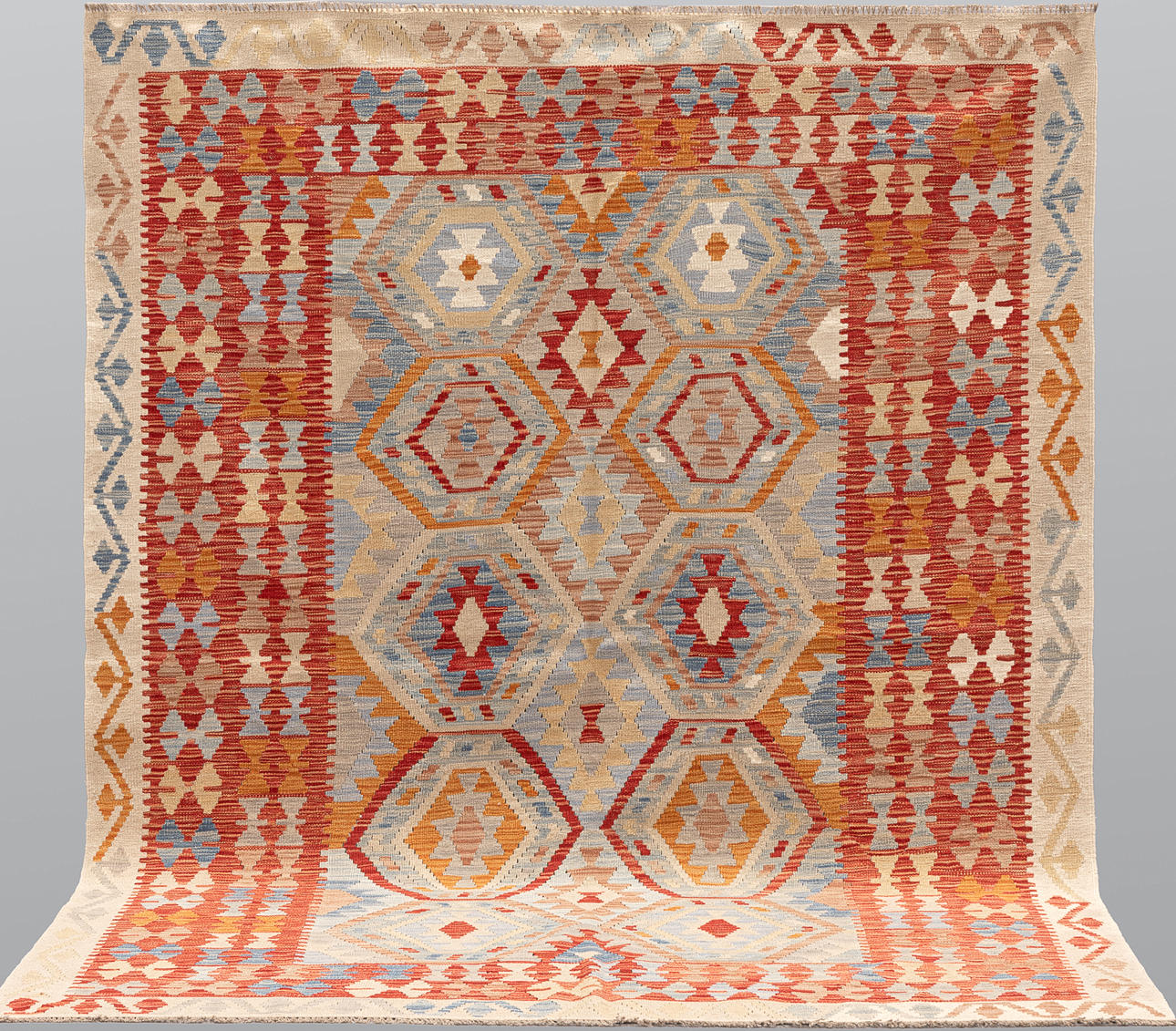 ORIENTMATTA. Kelim klassisk design, 243 x 177 cm.