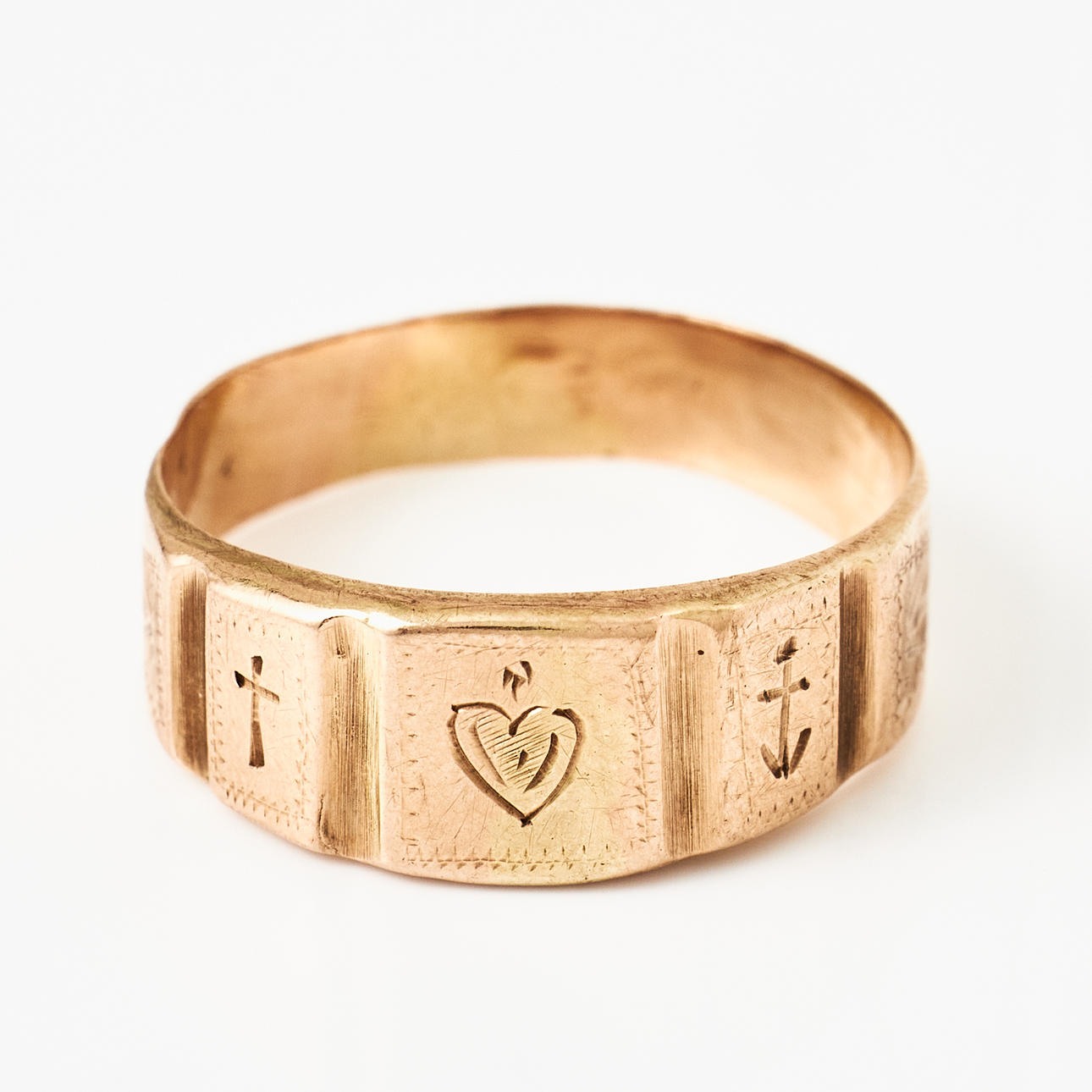 RING, 14k gold, center part with symbols of faith, hope and love ...