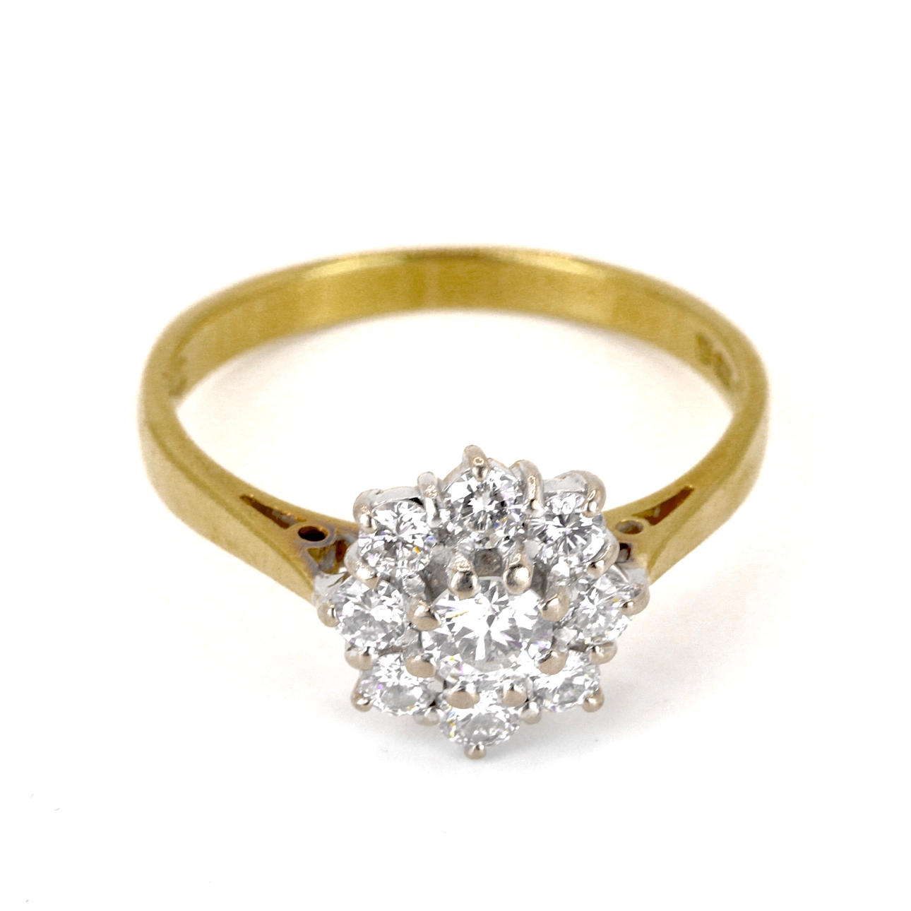 18CT GOLD DIAMOND CLUSTER RING.