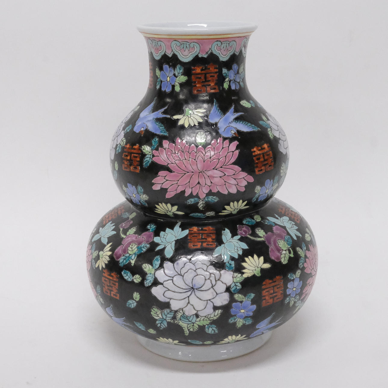 VASE, CHINA, DECOR WITH INTER ALIA CHARACTERS, 20TH CENTURY.
