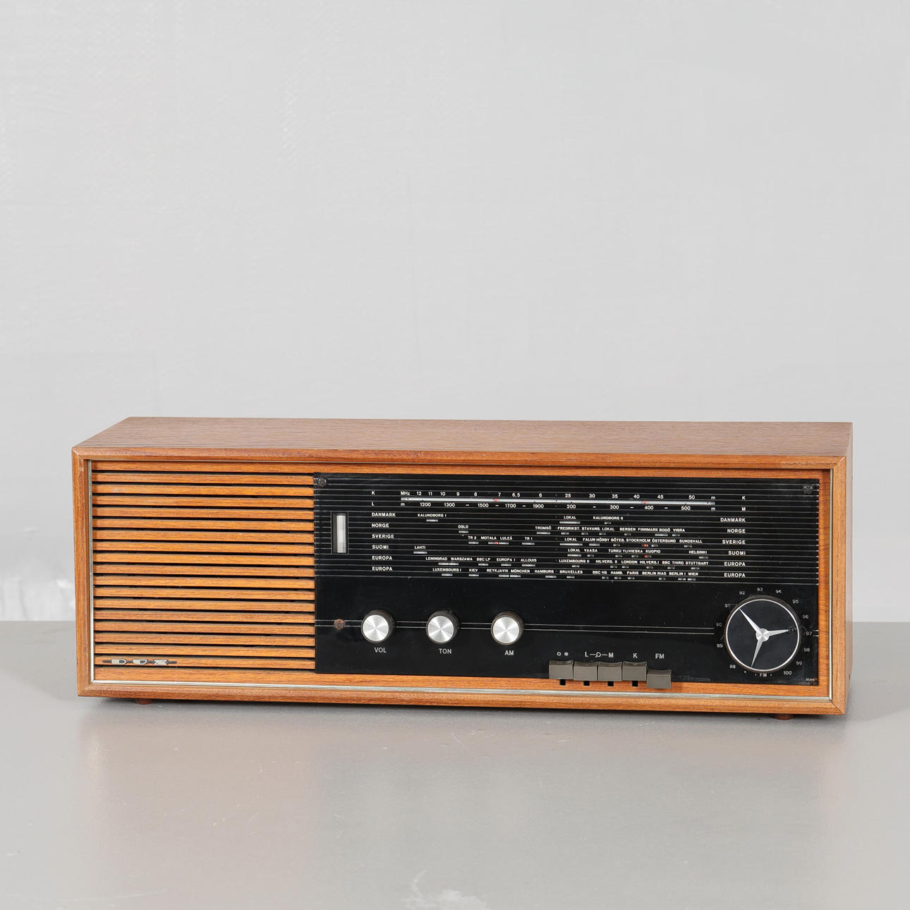 RADIO, DUX model V472. 1960s.