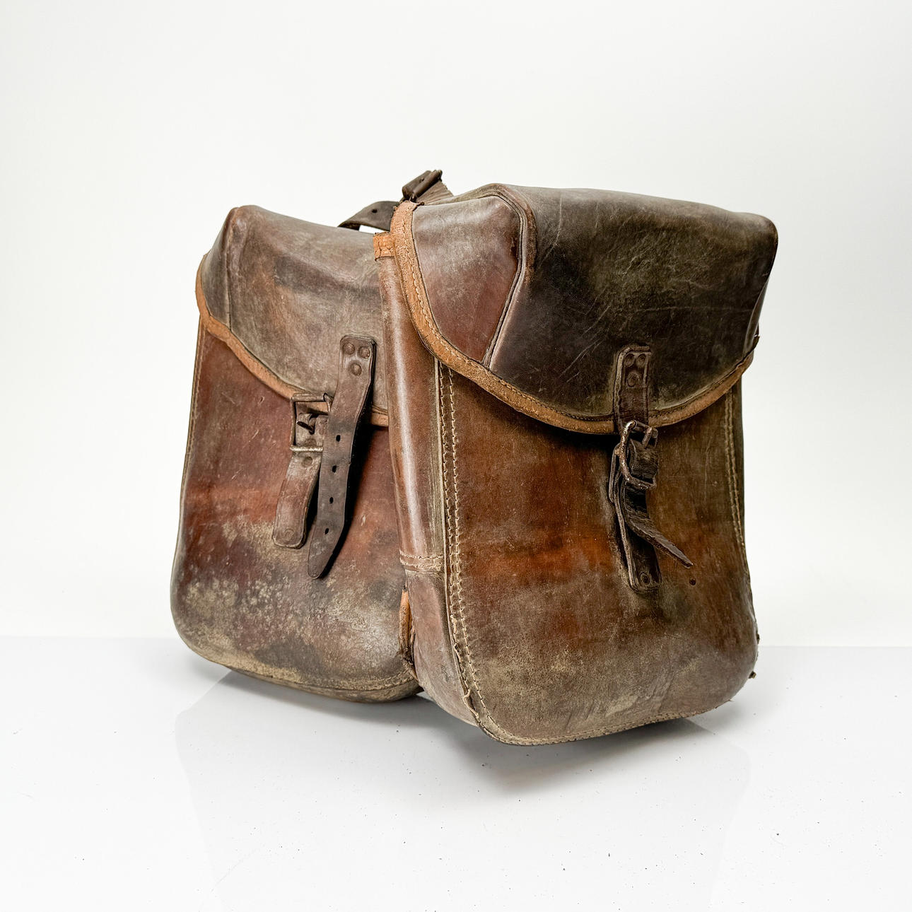 MOTORCYKELVÄSKOR, ett par, läder, ca 1930-tal.