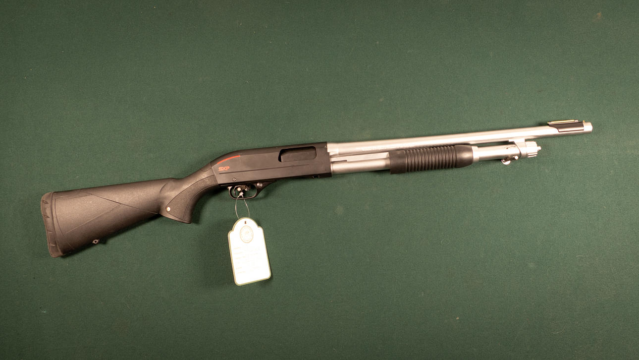 Winchester SXP Defender kal. 12/76 #12AZV38170 SE2596773. Licensvapen ...