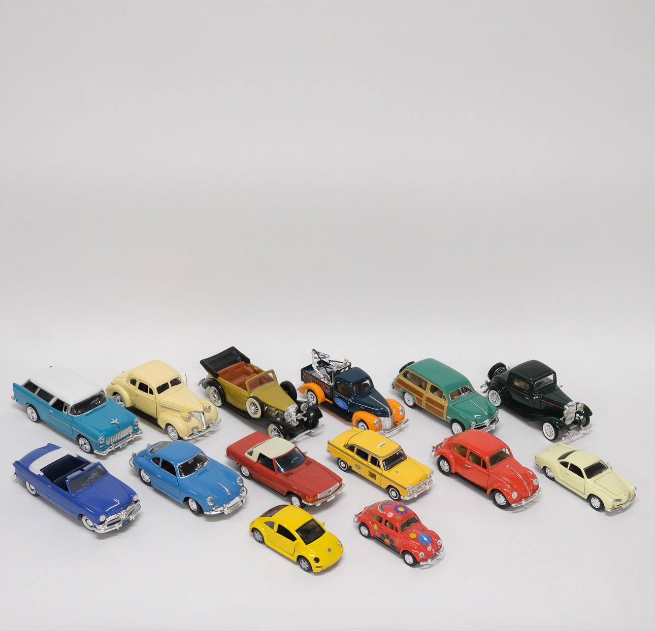 14 MODELLBILAR. OLIKA SKALOR.