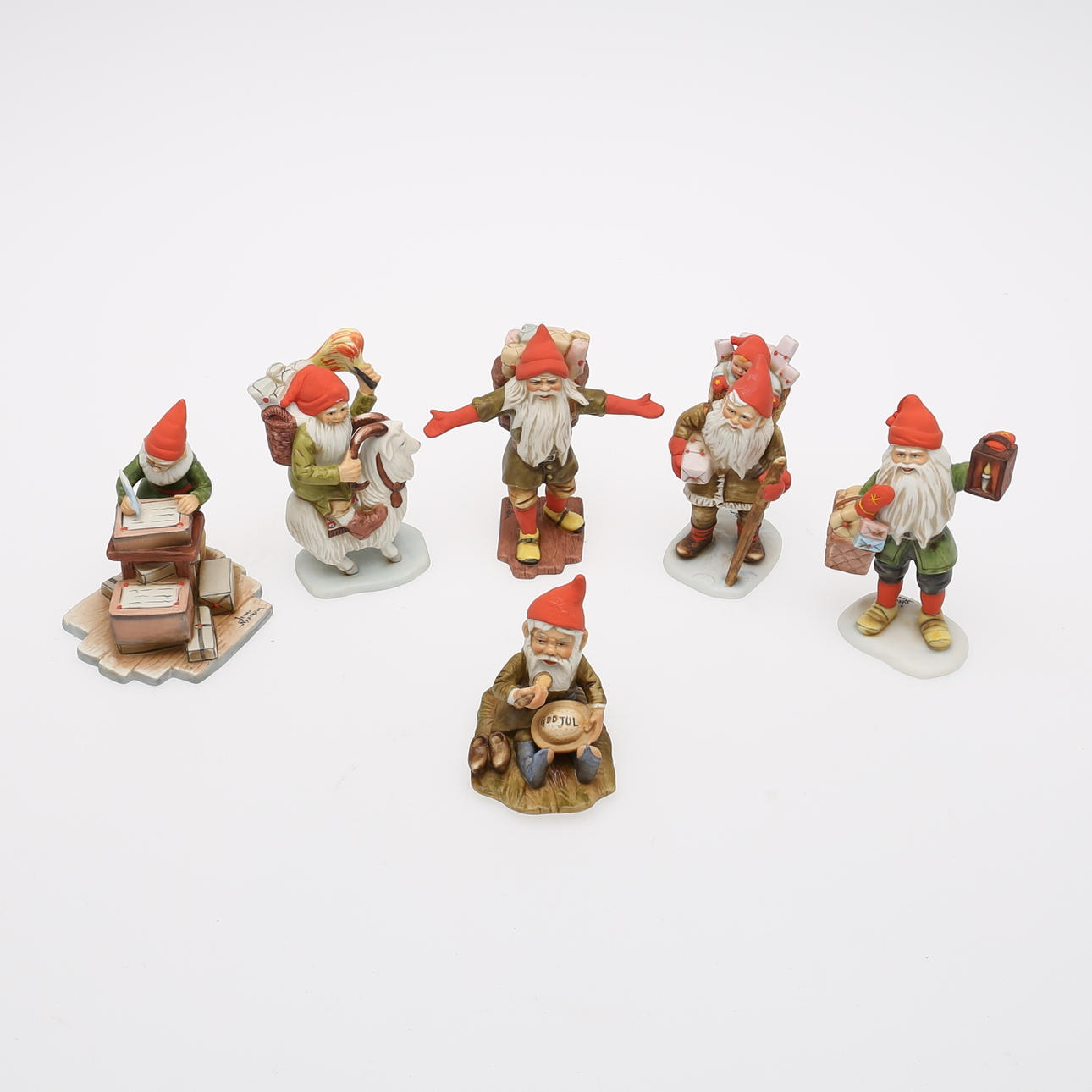 FIGURINER, 5 st, porslin, tomtar, efter Jenny Nyström, Kalmar Länsmuseum.