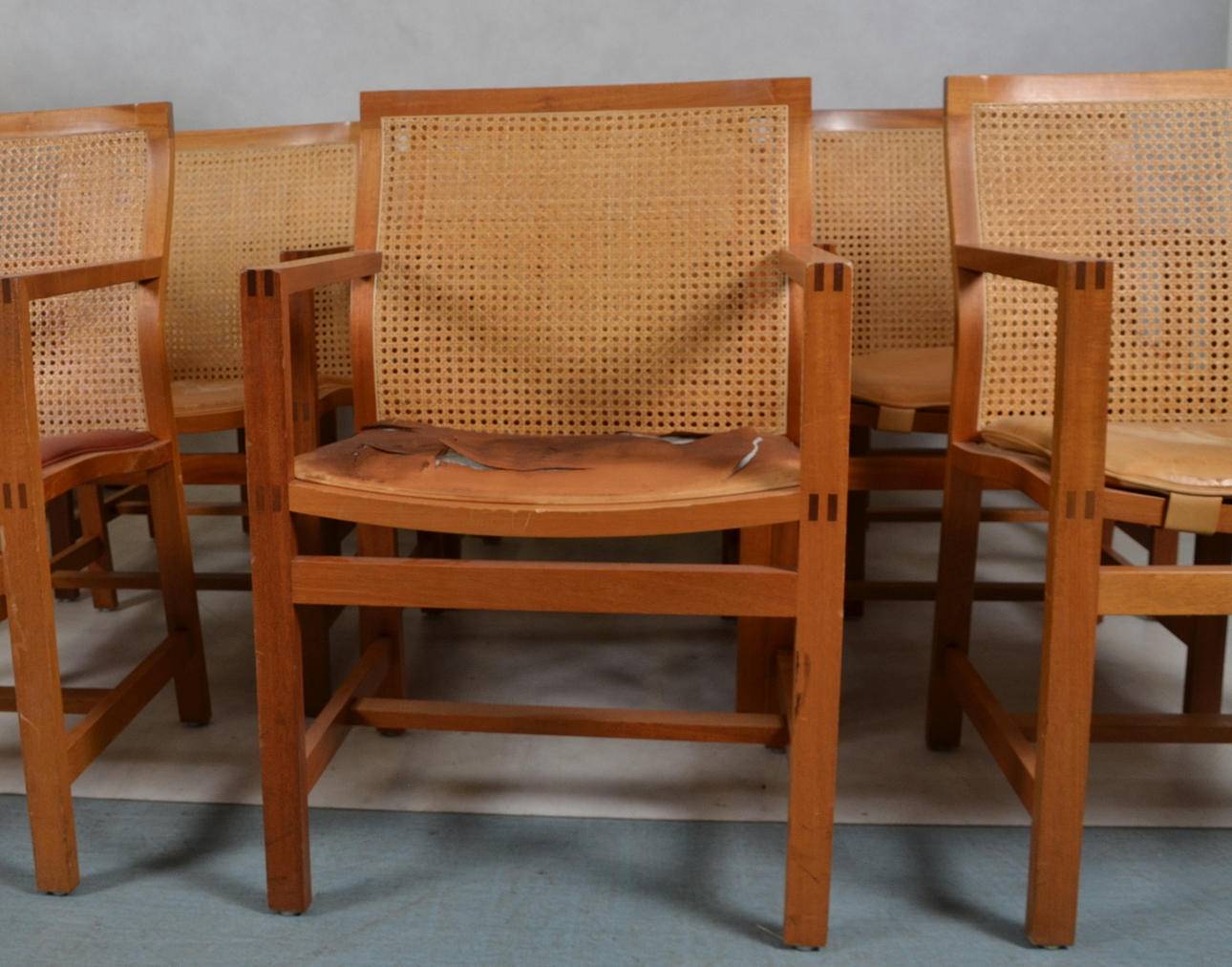 RUD THYGESEN / JOHNNY SÖRENSEN. Karmstolar, 12-stycken, "Kongresserien".