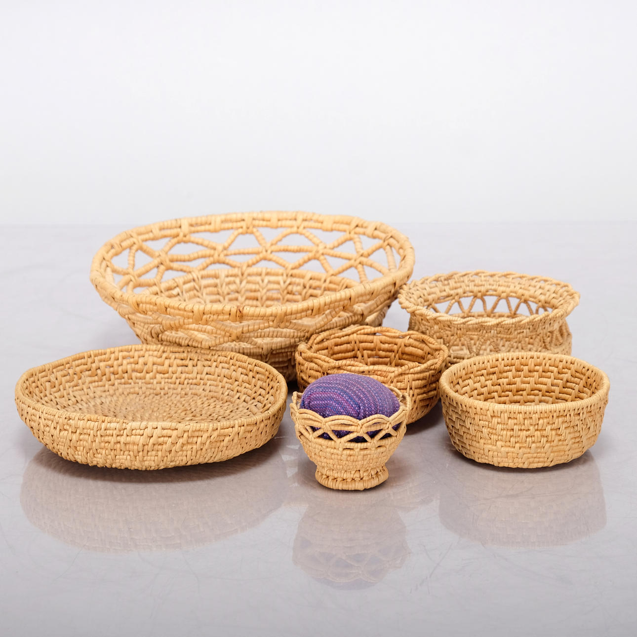 COLLECTION BOWLS. Rotslöjd, Unsigned 1900s (6pcs).