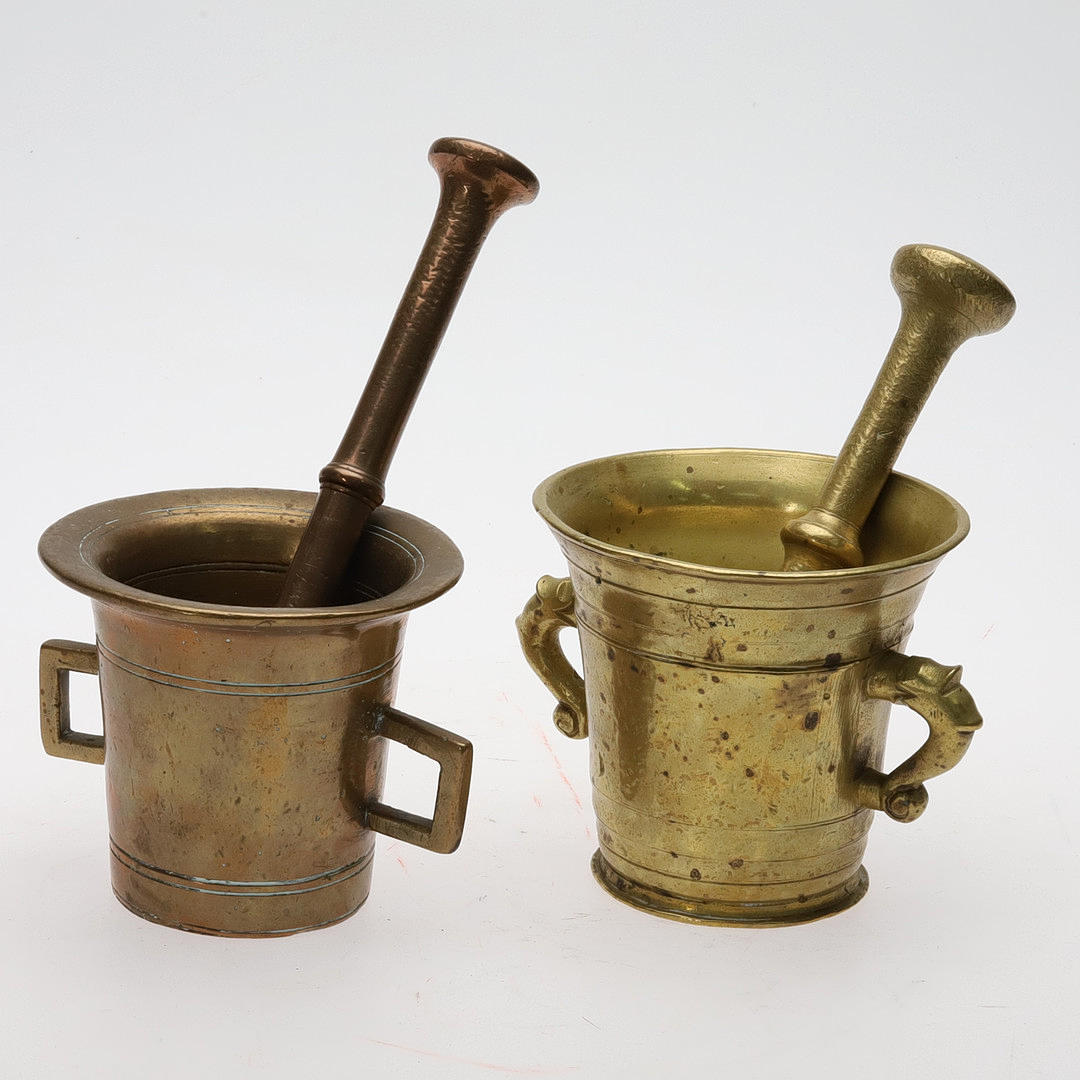MORTARS with SHOCK, 2 pcs. 18th-century brass/ore.
