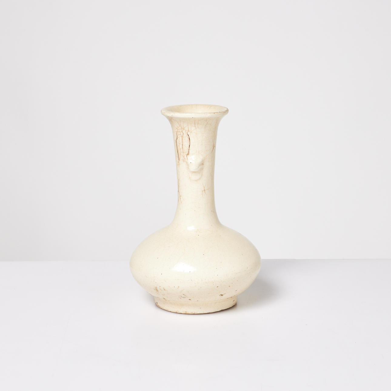 VAS. Kina, Ming, glaserat stengods.