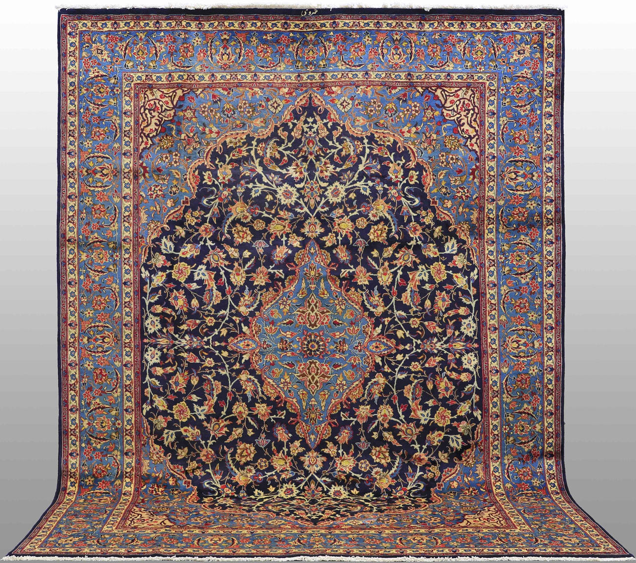 MATTA, orientalisk, Meshed. Signerad. ca. 390 x 295 cm.
