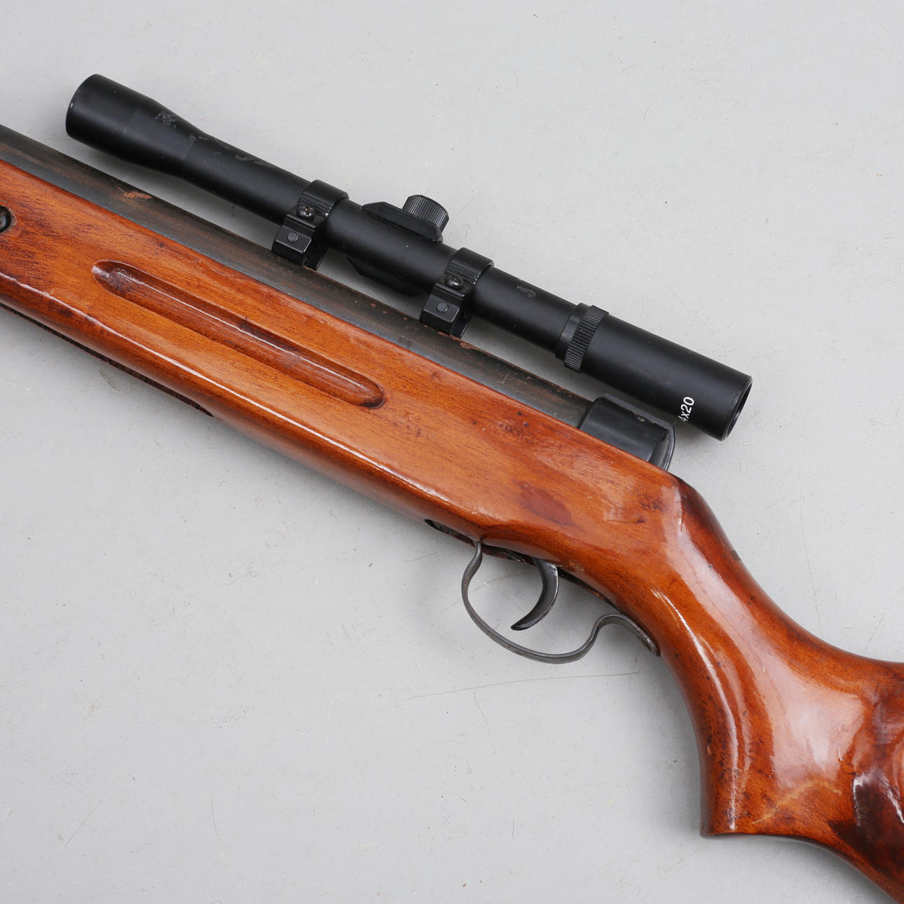 A 20th-century air rifle. Weapons & Militaria - Airguns - Auctionet