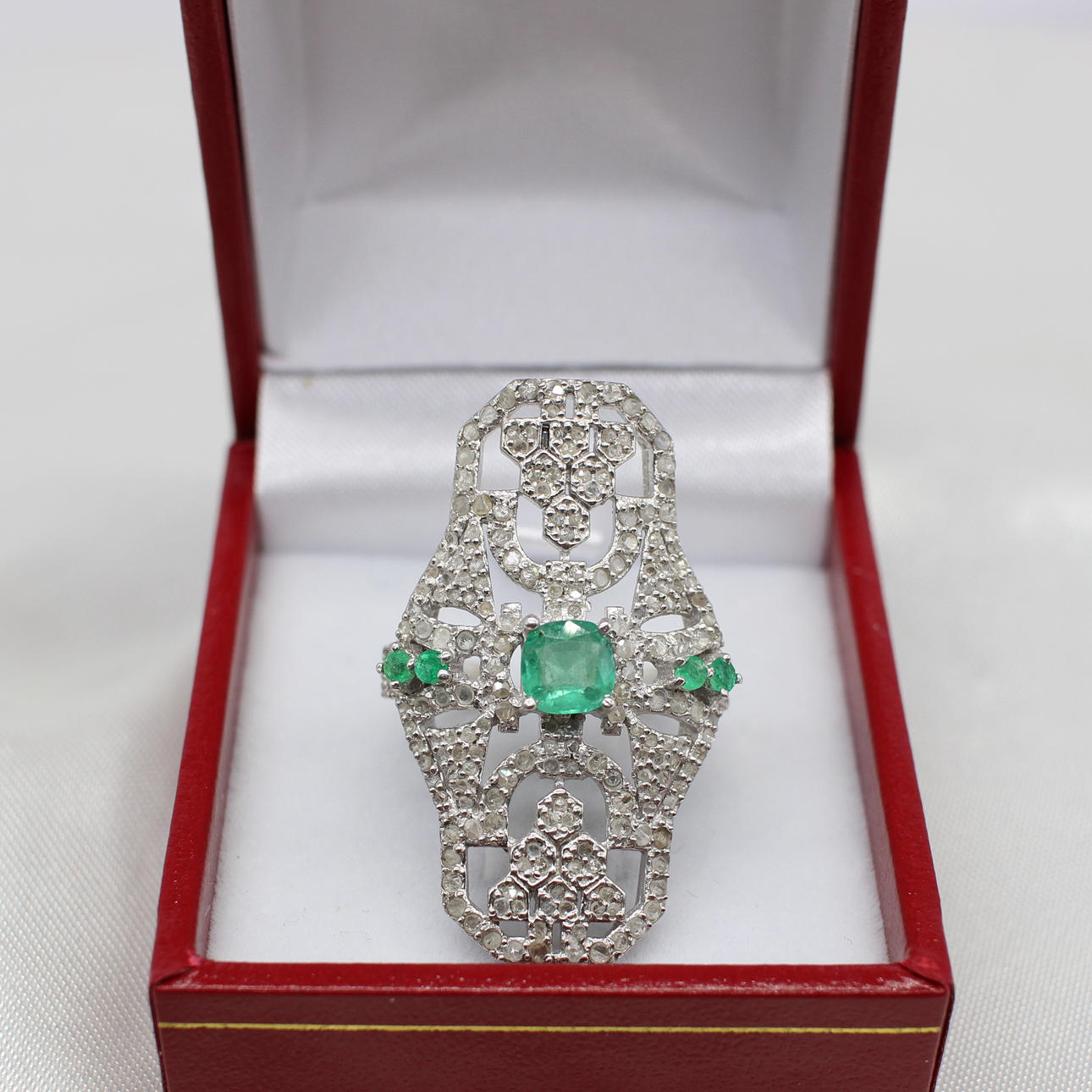 LARGE EMERALD & DIAMOND PANEL RING.