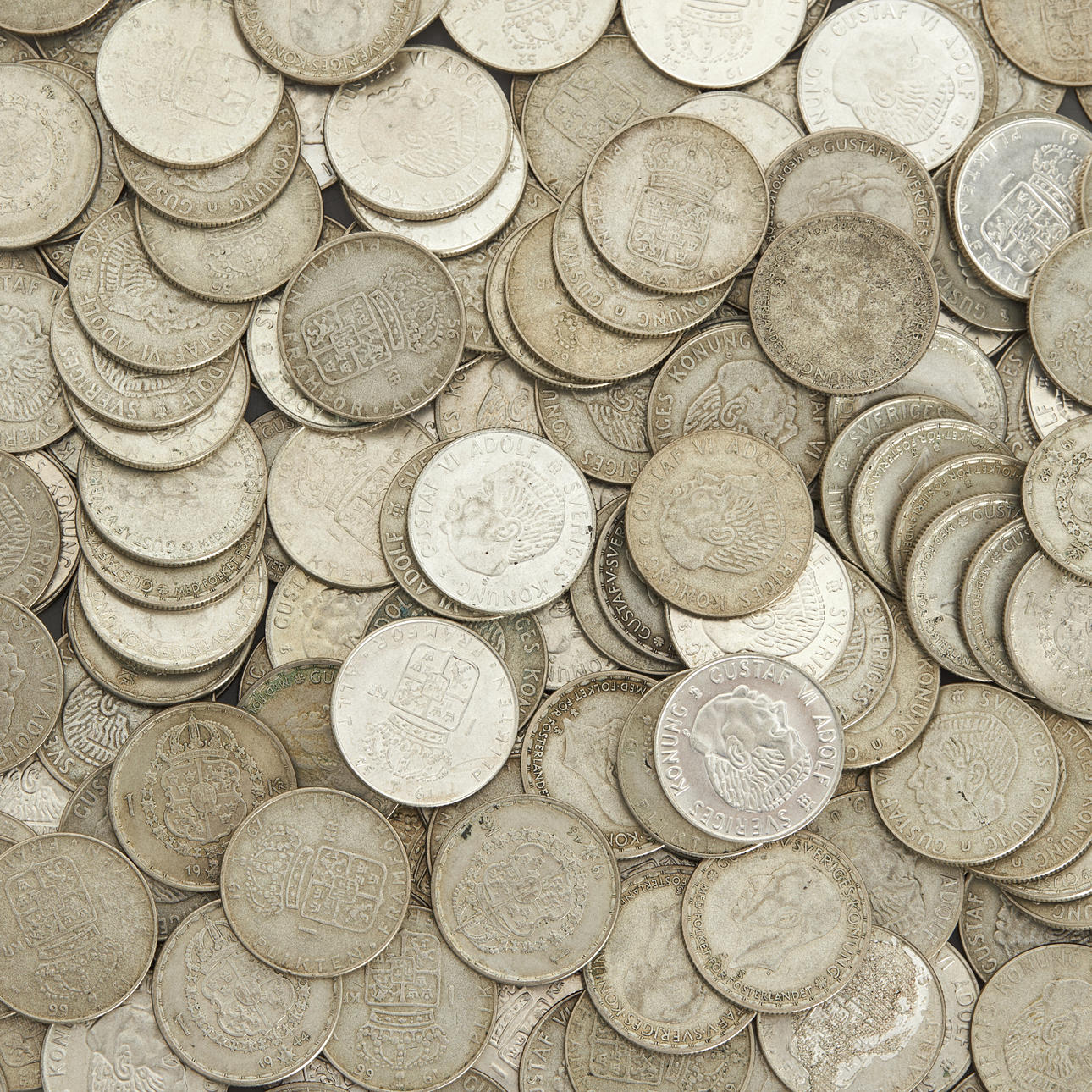 SILVER COINS, 183 single crowns 1942-68.