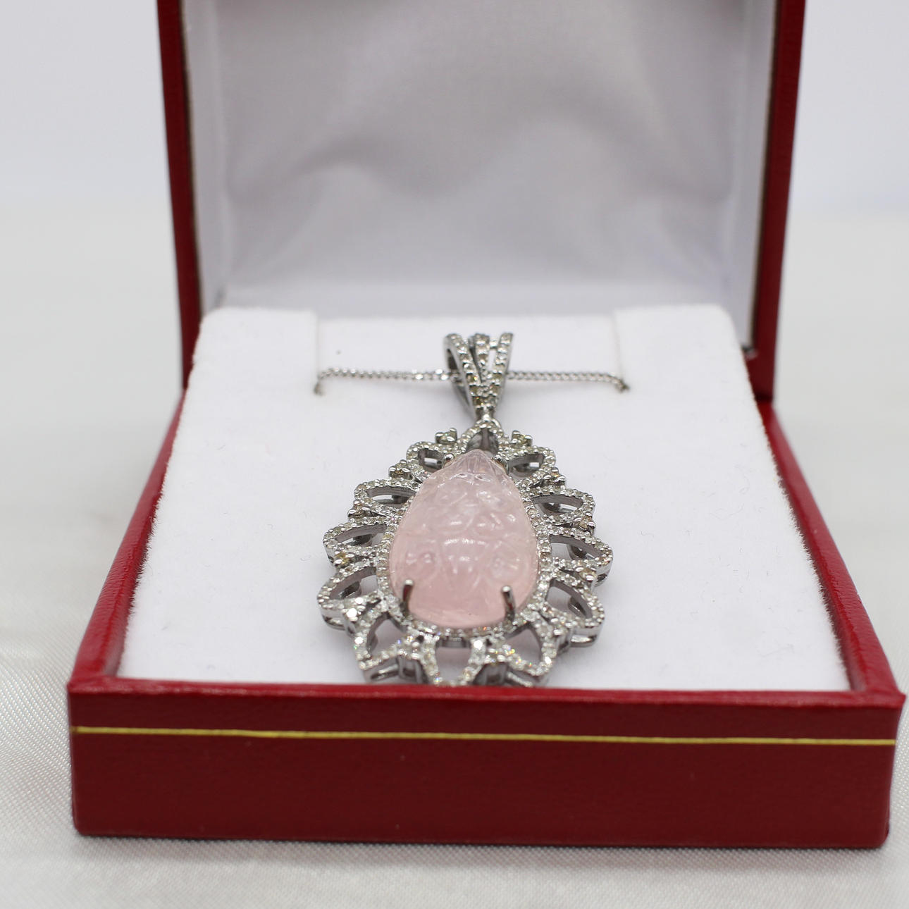 LARGE DIAMOND & MORGANITE PENDANT NECKLACE.