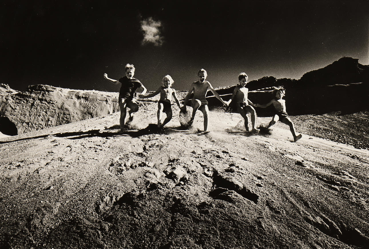 NILS-ERIK WIKEBÄCK. Running Kids.