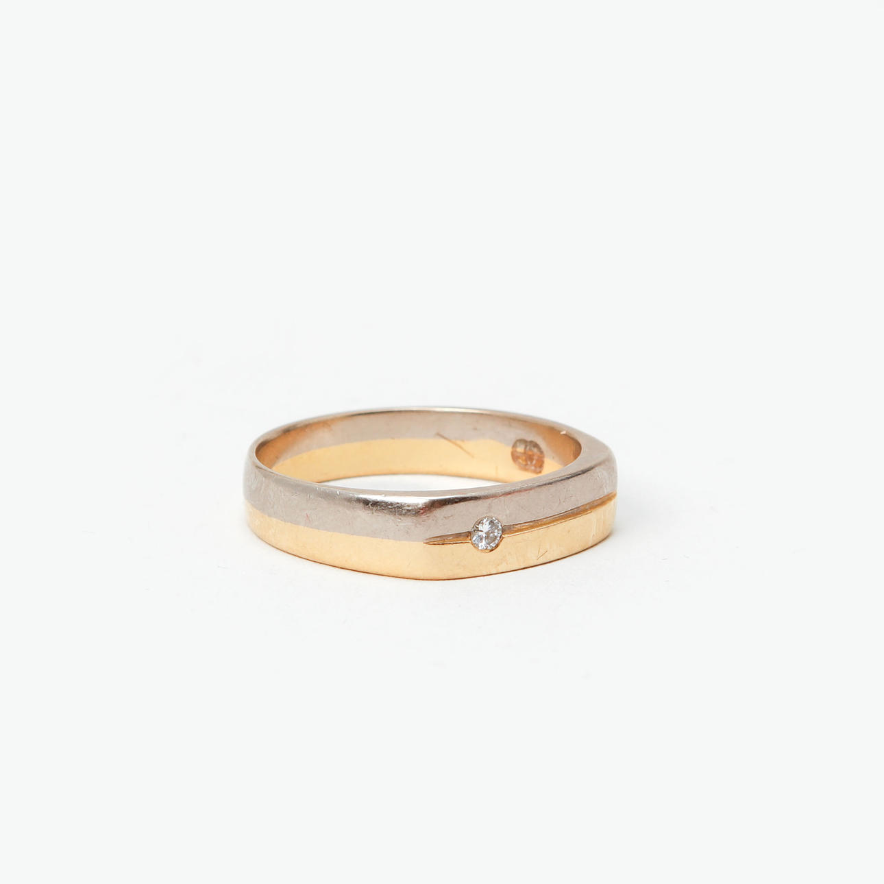 RING, 18k guld, diamant 0,04 ct, vikt ca 6,5 gram, Heribert Engelbert ...