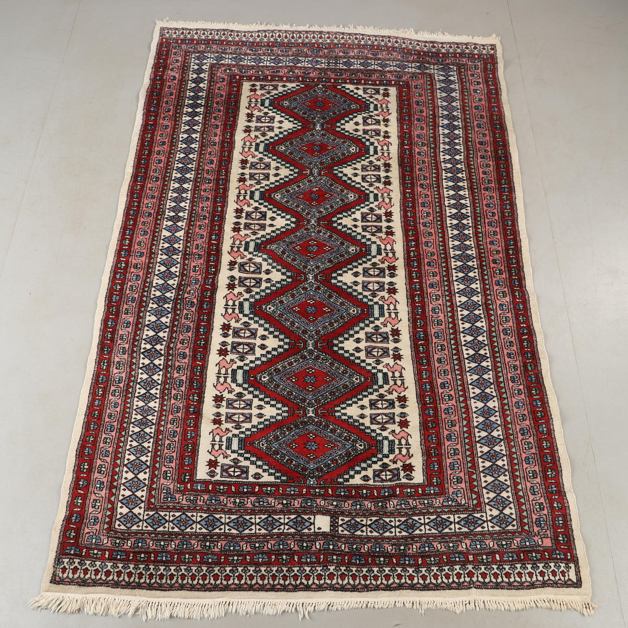 CARPET, oriental, 245 x 154 cm.