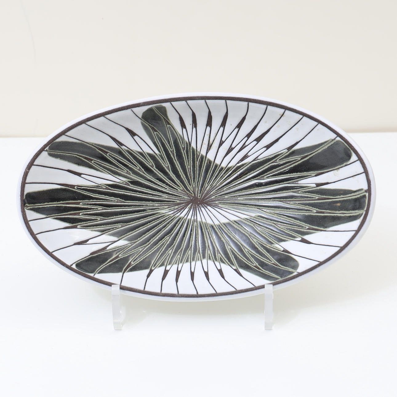 MARI SIMMULSON. Bowl, “Mars” Uppsala ekeby.