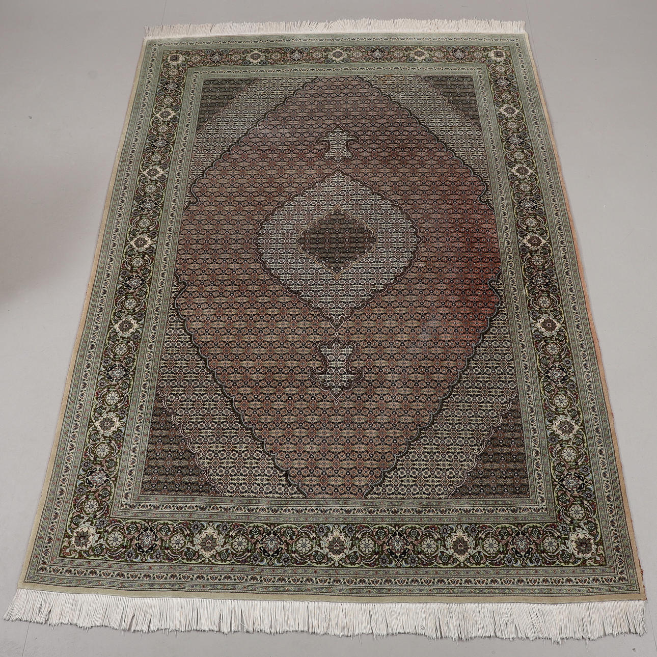 CARPET, Tabriz, 305 x 201 cm.